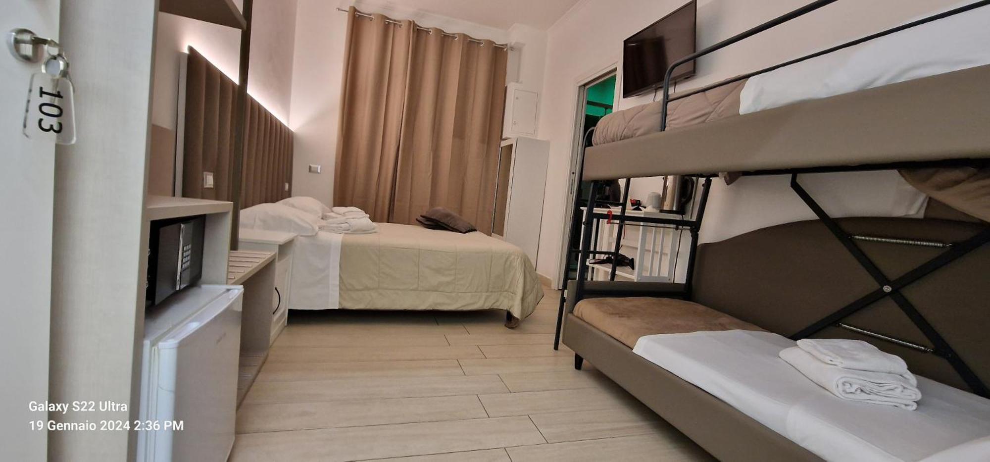 Mr. Charlie Brown Hotel Rome Bagian luar foto