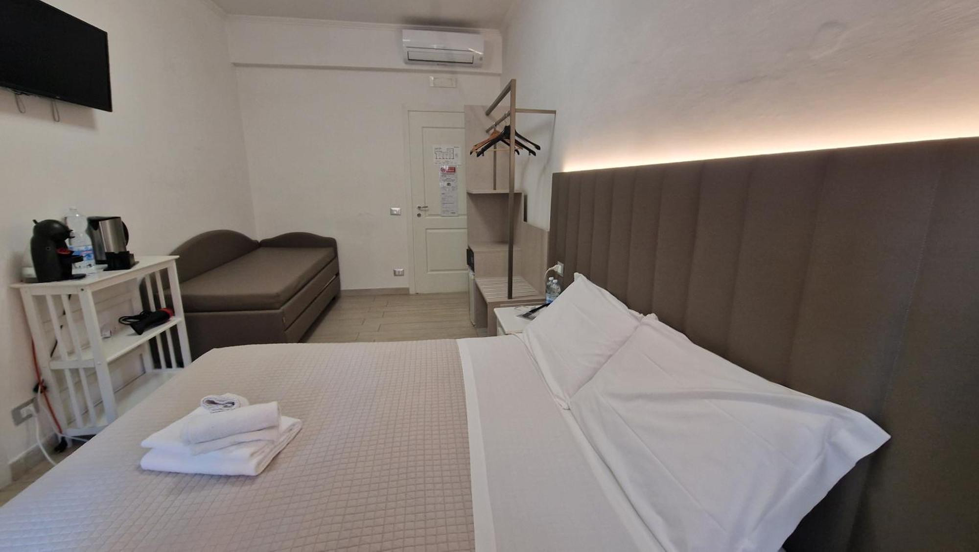 Mr. Charlie Brown Hotel Rome Bagian luar foto