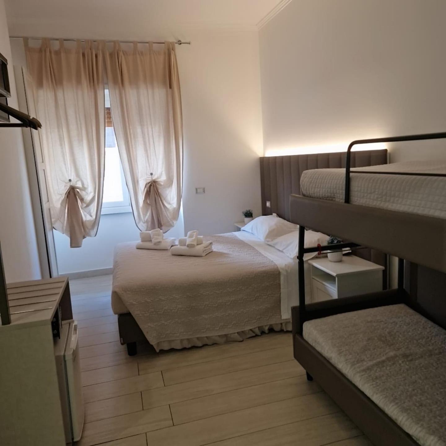 Mr. Charlie Brown Hotel Rome Bagian luar foto