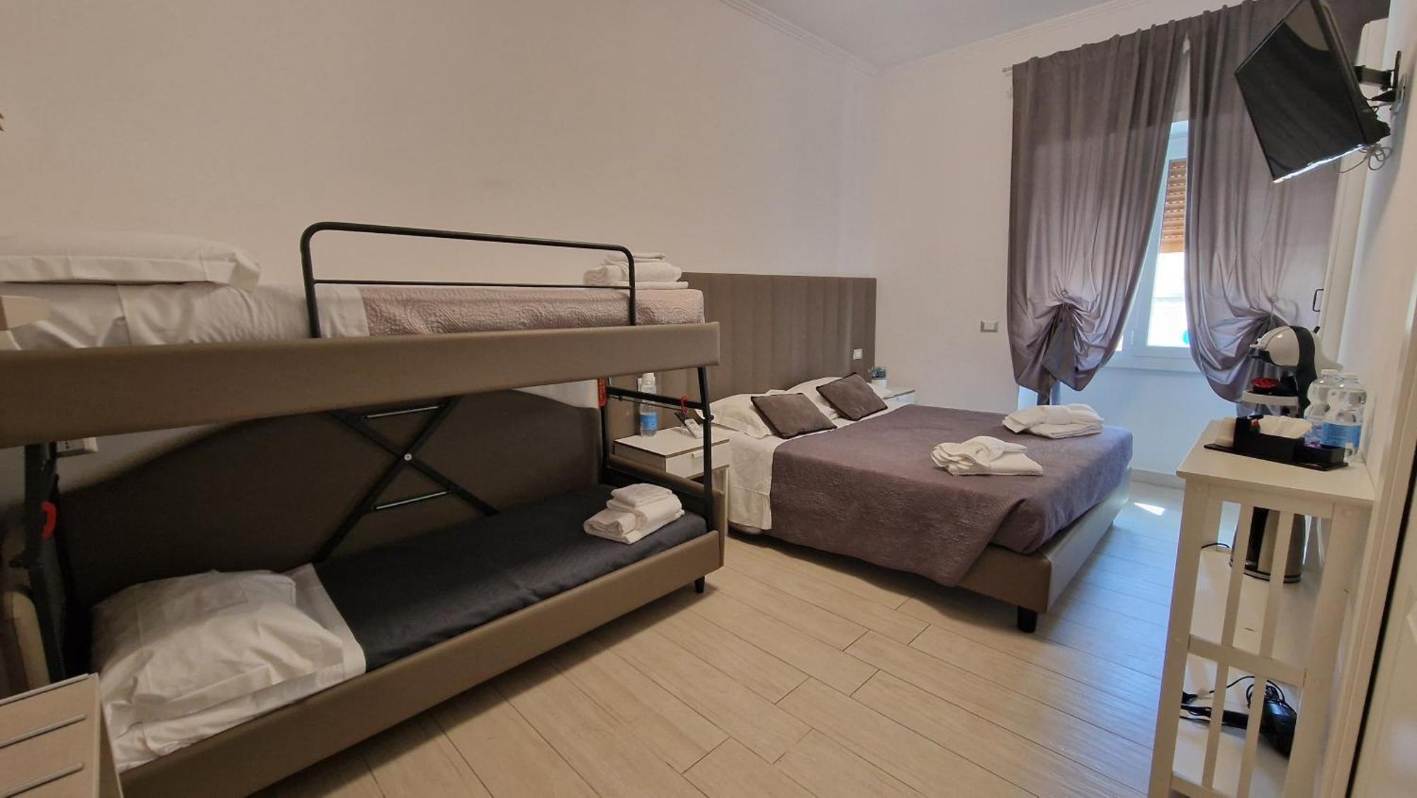 Mr. Charlie Brown Hotel Rome Bagian luar foto