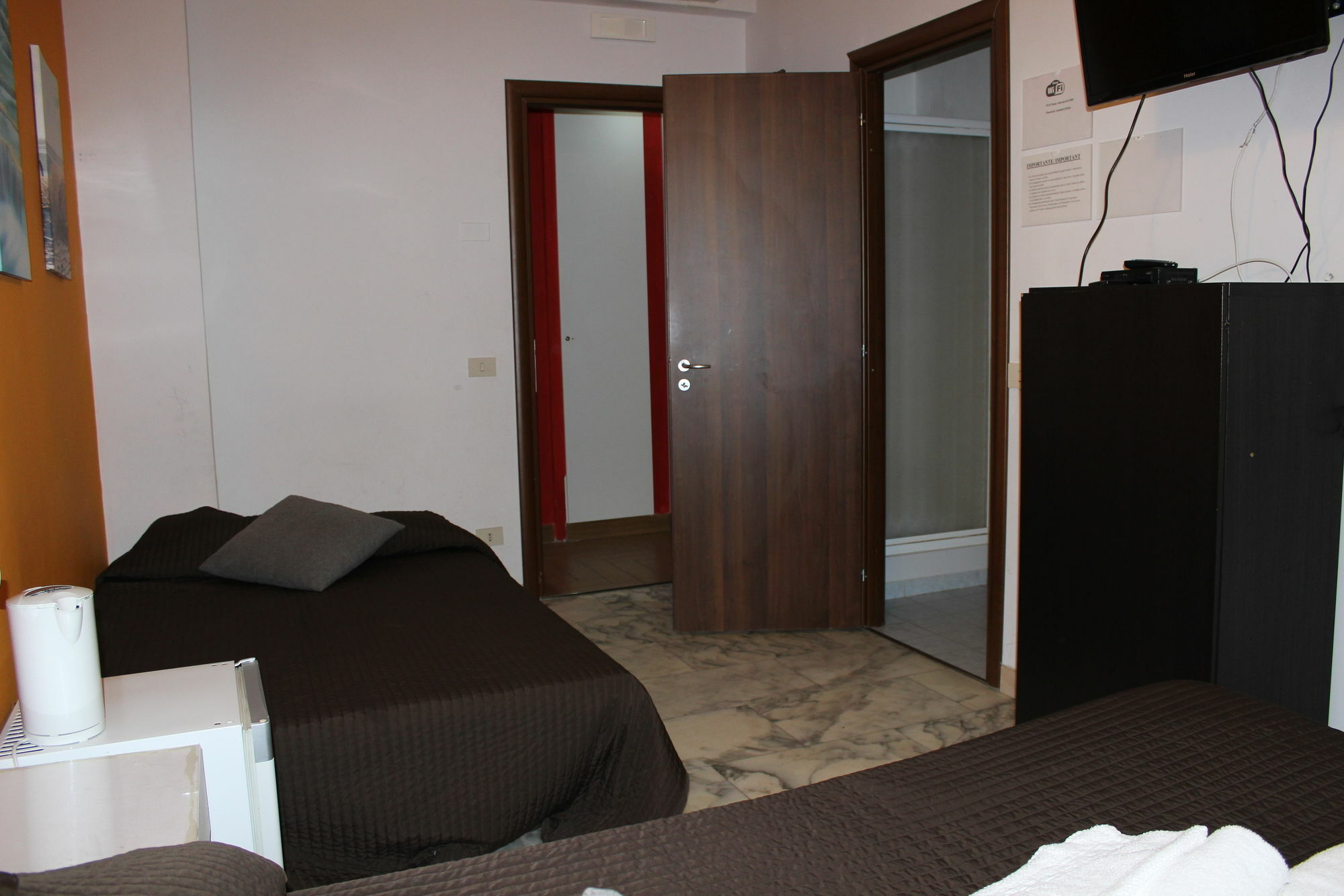Mr. Charlie Brown Hotel Rome Bagian luar foto