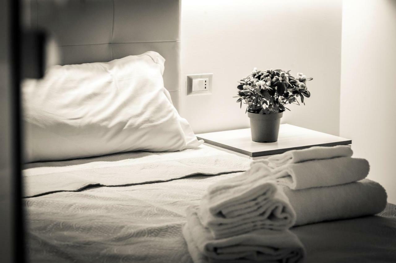 Mr. Charlie Brown Hotel Rome Bagian luar foto