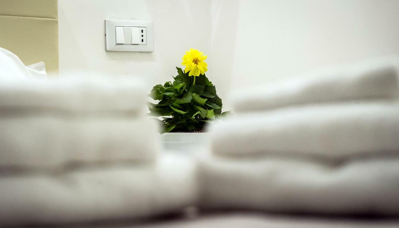 Mr. Charlie Brown Hotel Rome Bagian luar foto